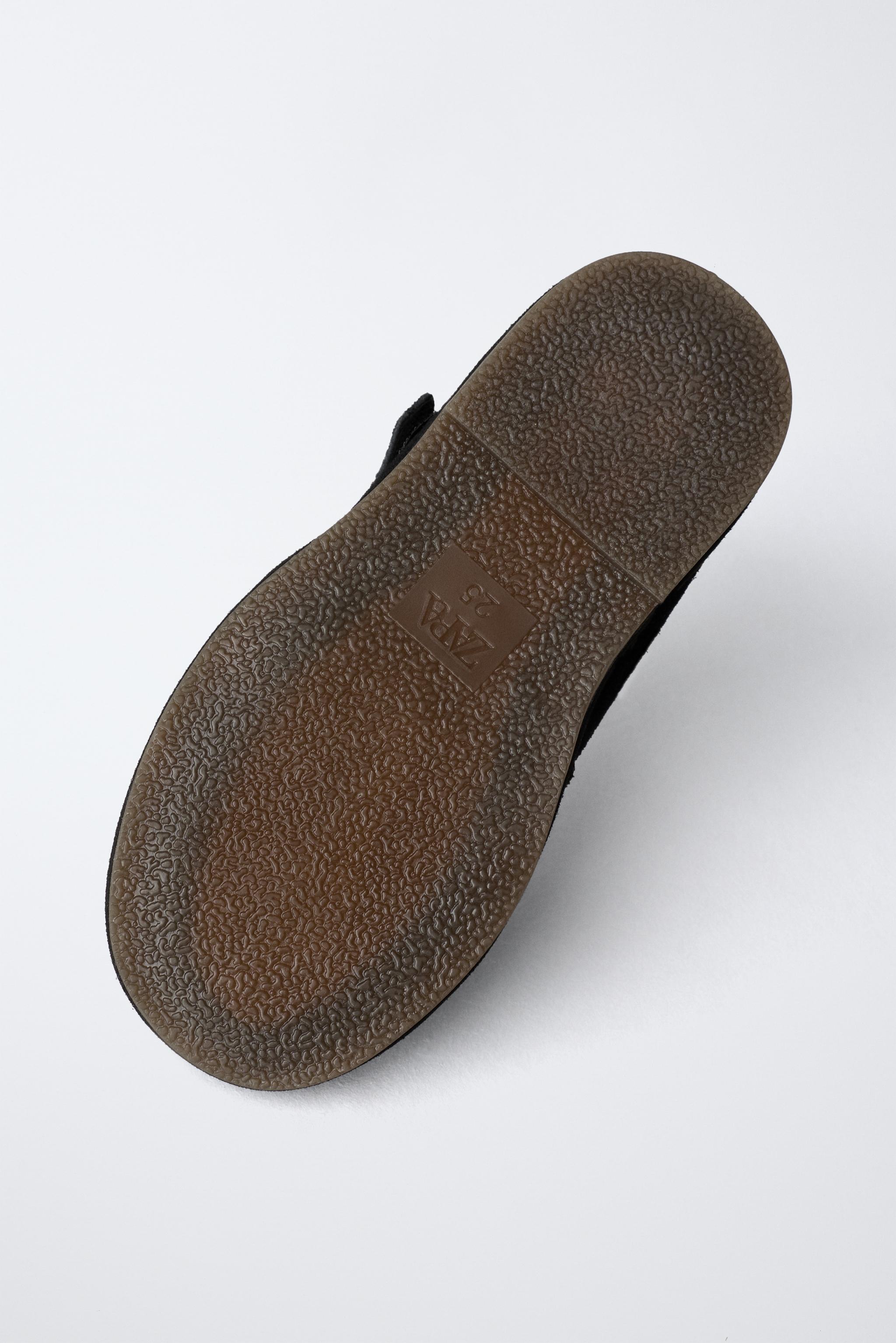 LEATHER T-STRAP SHOES